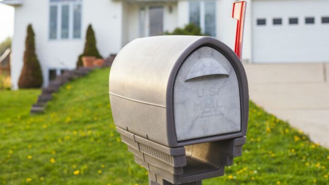 USPS will now alert you if someone is scanning your mail online