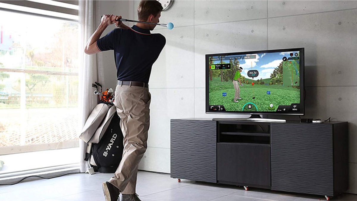 Hit the links indoors with this golf simulator and trainer