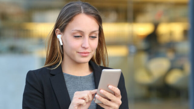 The one hack you need to properly clean your earbuds