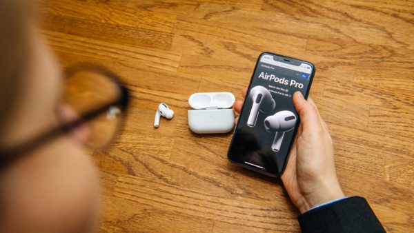 Problems with your AirPods? Get them repaired for free