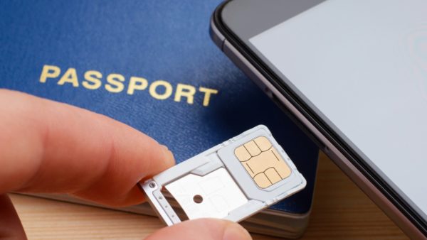 Traveling abroad? How to choose between a SIM card, eSIM and international plan