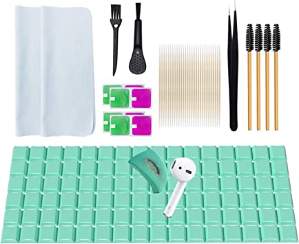 Earbud cleaning kit